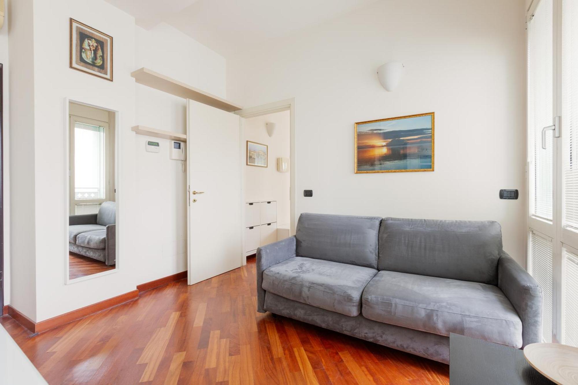 Bright & Comfy With Parking Milano