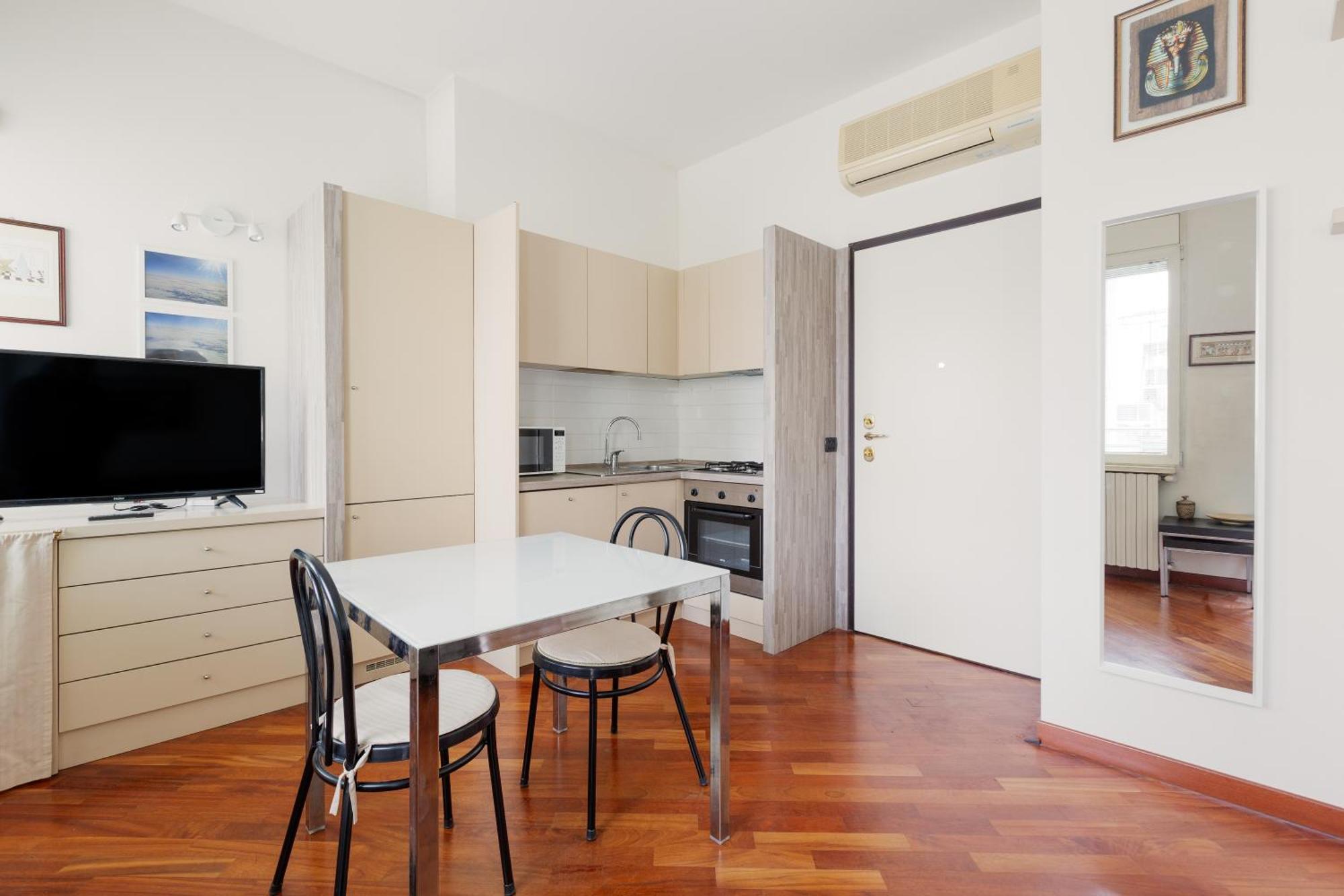Bright & Comfy With Parking Appartamento Milano